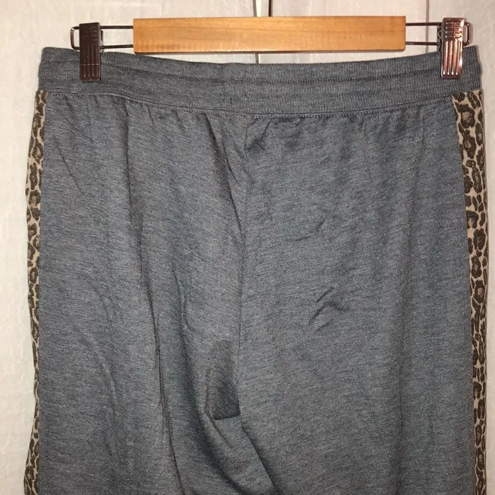 Anthropologie Splendid S Lively Leopard Gray PJ Lounge Crewneck & Jogger Set